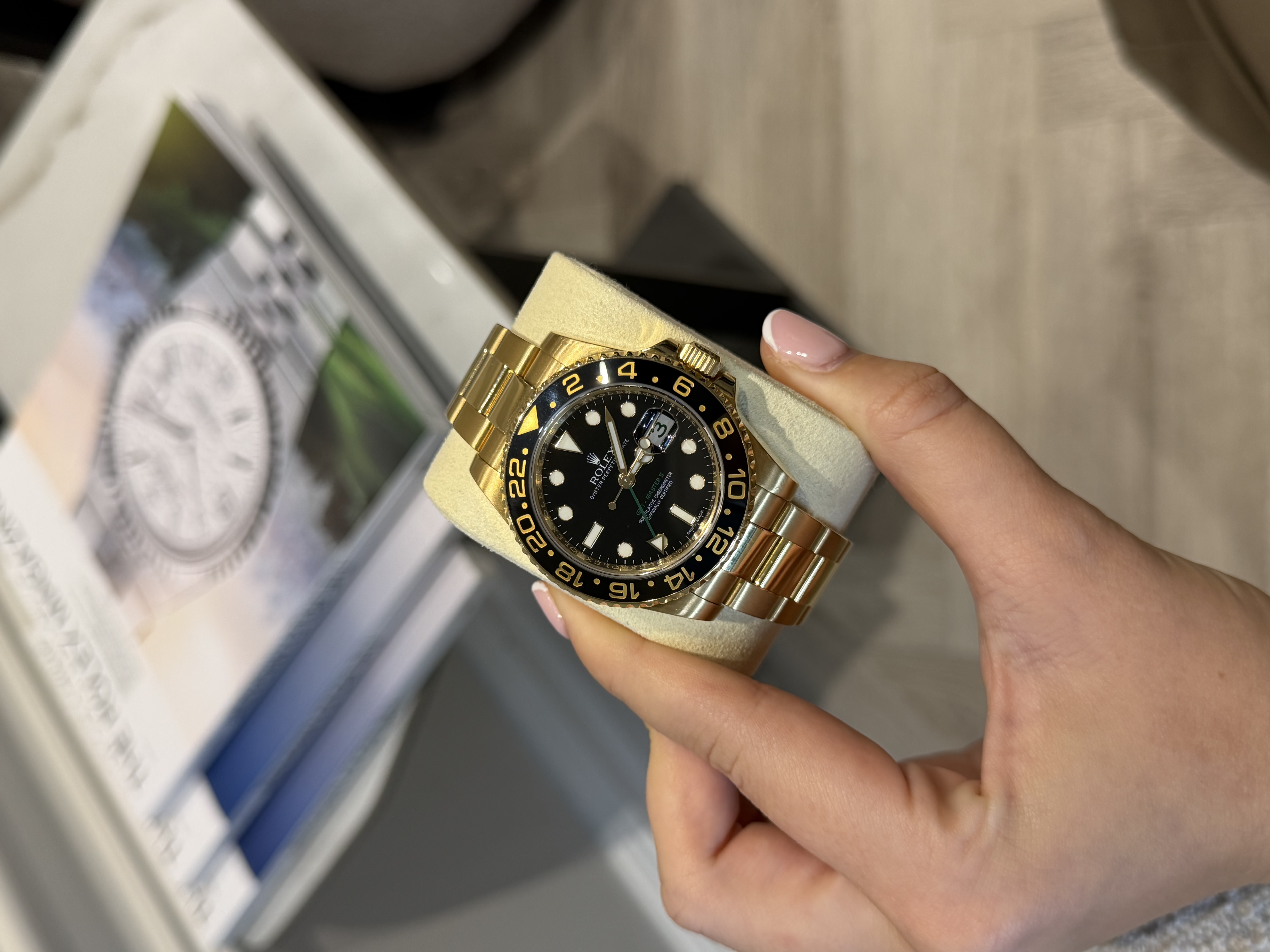 Rolex GMT-Master II Yellow Gold Black — view 2